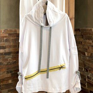 Breakfast in Tokyo Sweatshirt SZ 2 (M/L) NWT